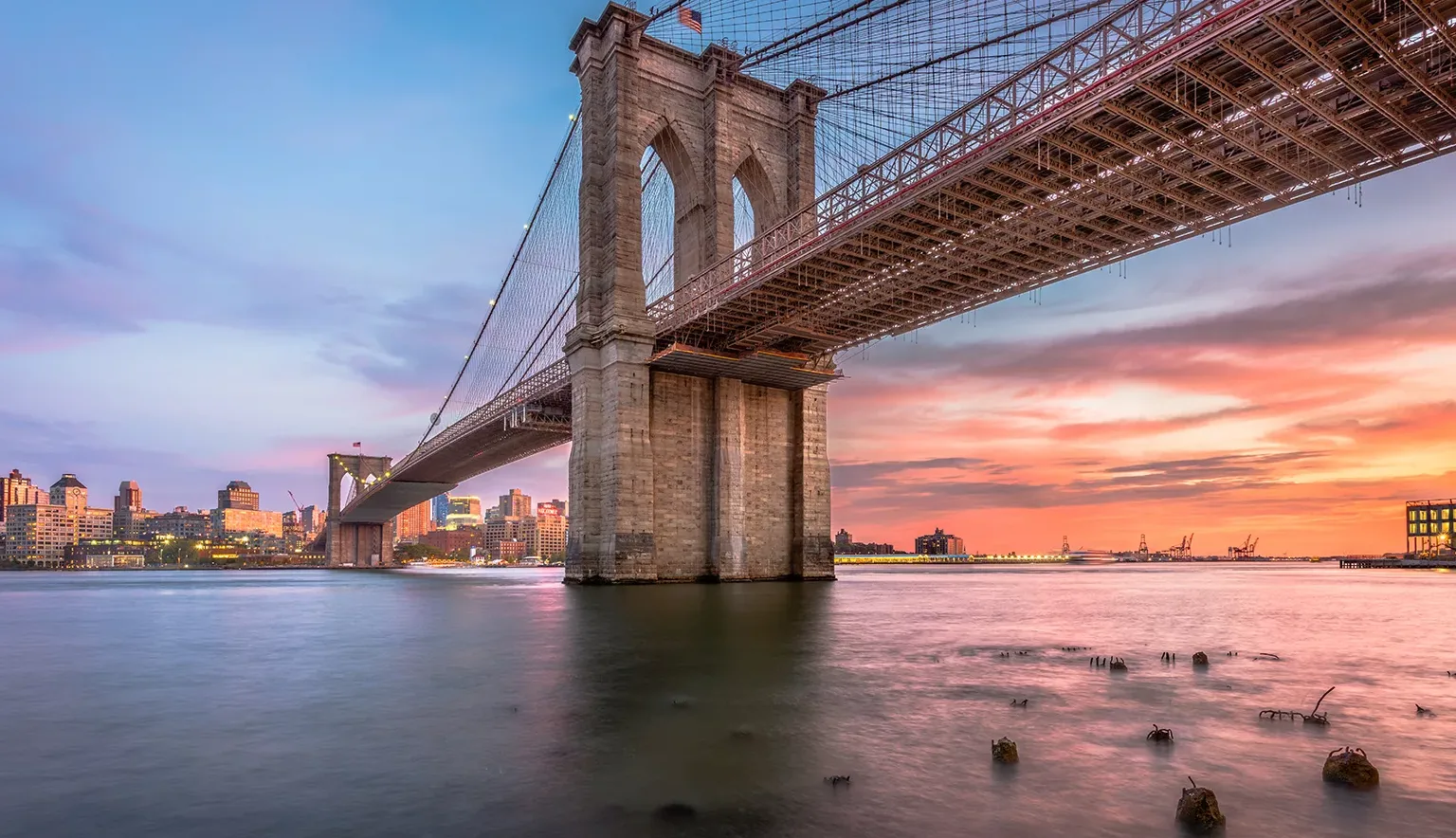 brooklyn-bridge-in-new-york-city-at-sunset-spanning-the-east-river-with-manhattan-skyline-in-the-background
