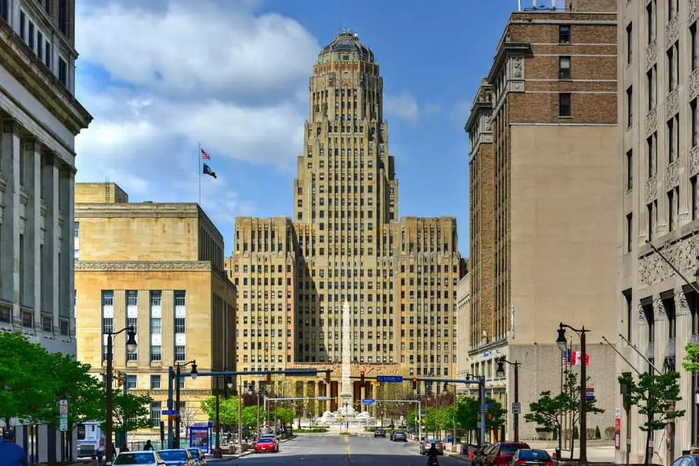 buffalo-city-hall-art-deco-building-in-downtown-buffalo-new-york-surrounded-by-historic-buildings-and-city-streets